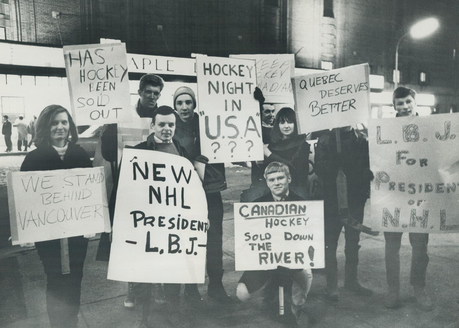 Pickets outside maple leaf gardens