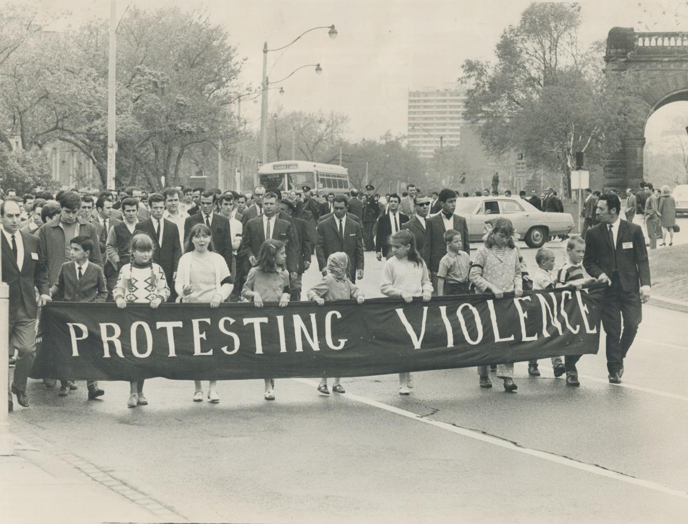 Parade of protest over the fatal shooting May 4 of Angelo Nobreaga by a policeman is carried out by members of Metro's Portuguese community today. Man(...)