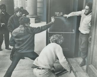 Battling on campus of University of Toronto outside a rally where Quebec union leader Michel Chartrand and Montreal lawyer Robert Lemieux were speakin(...)