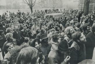 Bursting past the doors of the University of Toronto administration building, more than 500 students storm into Simcoe Hall yesterday, many of them to(...)