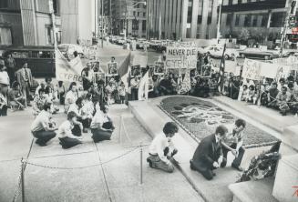 Metro's cypriots honor their dead, A rally in Nathan Phillips square yesterday, organized by the Metropolitan Toronto Greek Community, burned a Turkis(...)