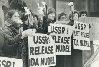 Freedom's fiery brand, Ten torch-carrying women, part of a demonstration organized by the National Federation of Temple Sisterhoods, listen intently a(...)