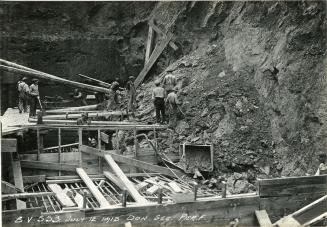 Construction workers on the Bloor Street Viaduct, July 12, 1915