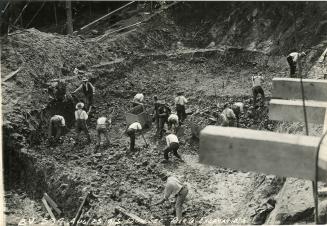 Construction workers, Bloor Street Viaduct, Pier G, Aug