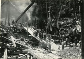 Construction work on Bloor Street Viaduct, Pier E, Sep