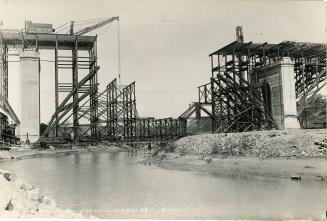 Bloor Street Viaduct under construction, General view of 281' span, Apr