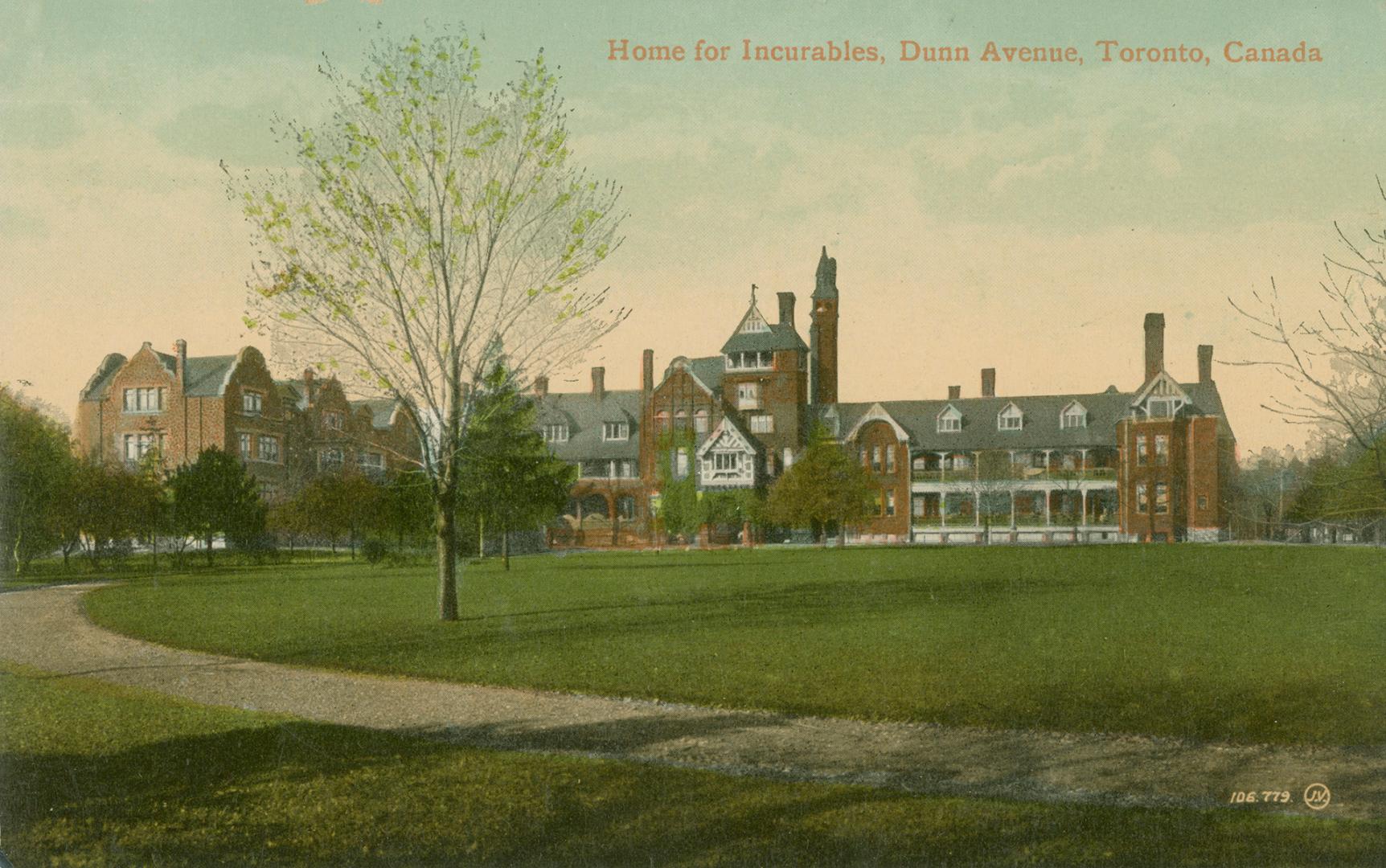 Color picture of a large hospital complex taken from a front driveway.