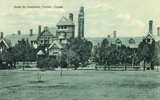 Black and white picture of a large hospital building and grounds.