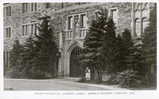 Black and white photograph of a door in a collegiate gothic building.