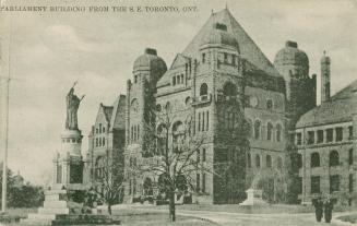 Black and white picture of a huge Richard Romanesque building with a statue in the foreground.