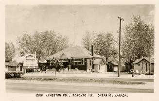 Picture of a one storey building with smaller buildings. 