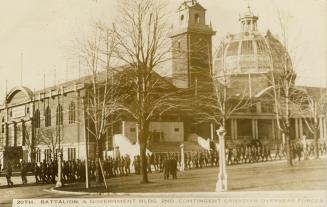 Black and white photograph of lines of servicemen i front of a large public building with a dom…