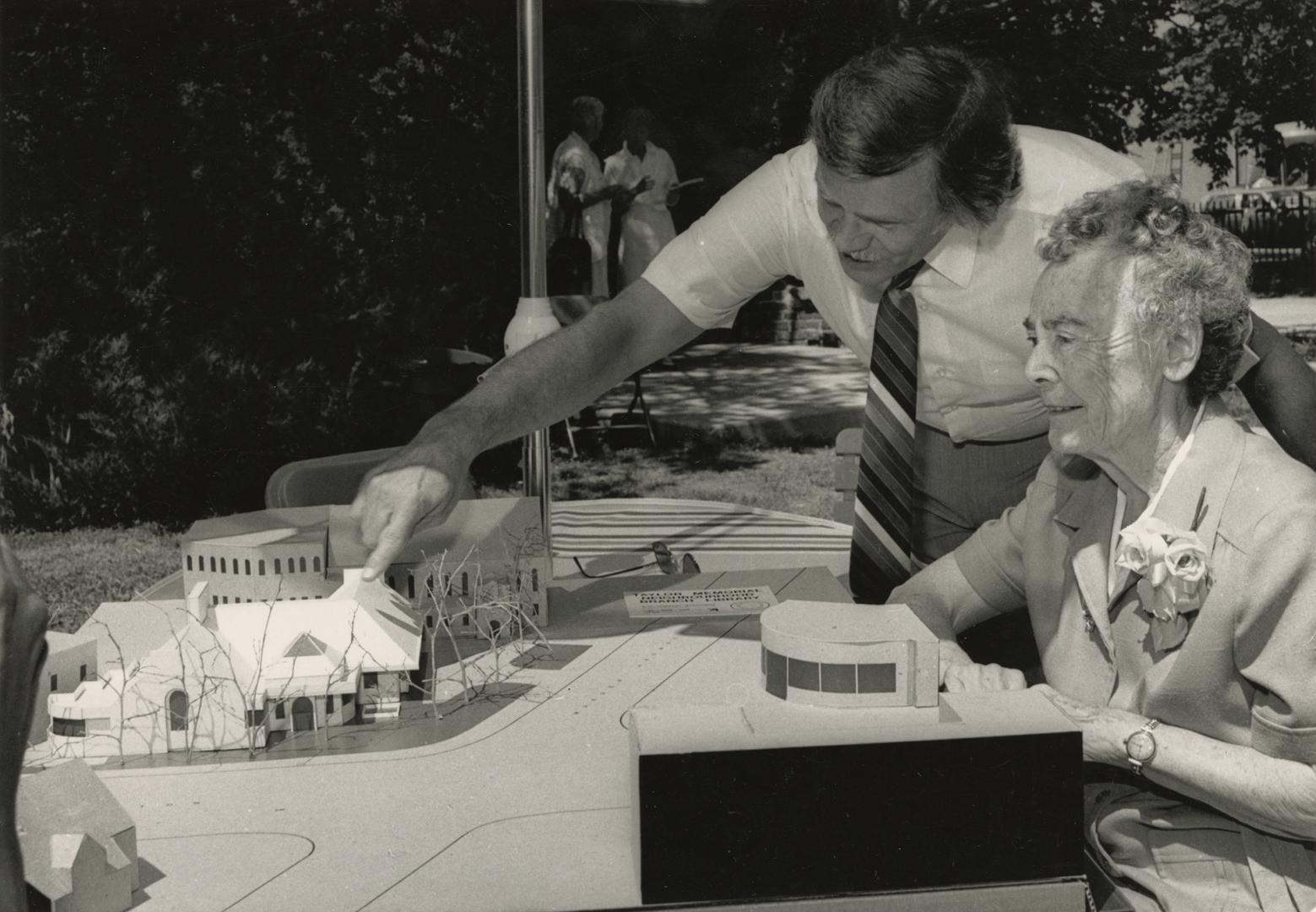 Picture of man and woman at a table with a cake